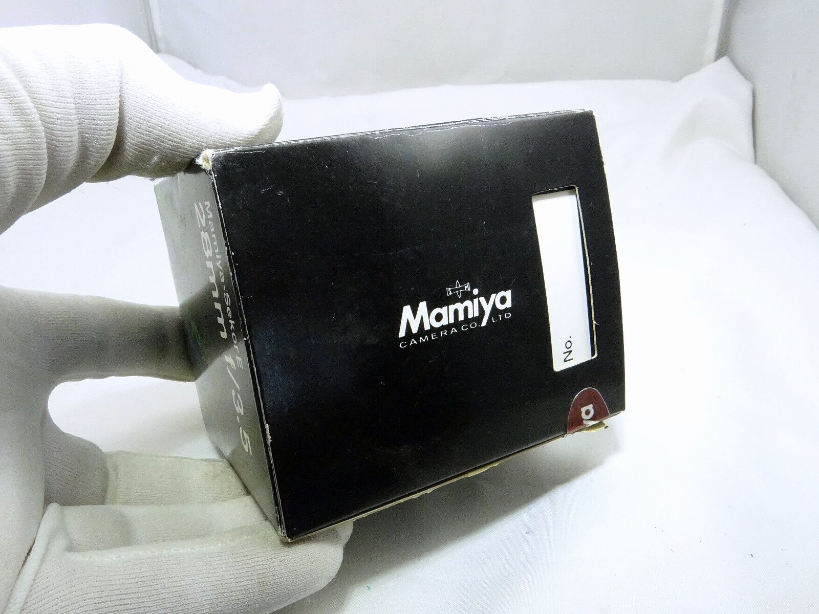 Empty box for Mamiya Sekor 28mm f3.5 E ZE with foam Lens