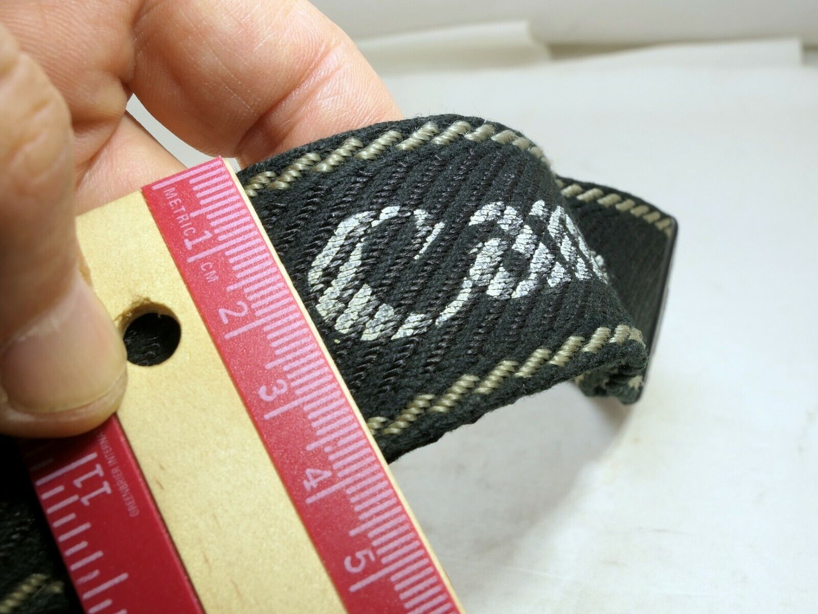 Canon EOS SLR Digital Camera Neck Shoulder Strap Genuine OEM  Black- White