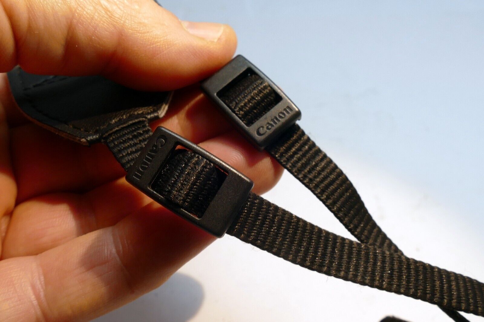 Canon EOS 5DS SLR Digital Camera Neck Shoulder Strap - Genuine OEM