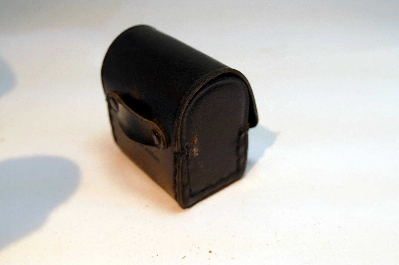 YASHICA small Leather Case for 80mm lens hood
