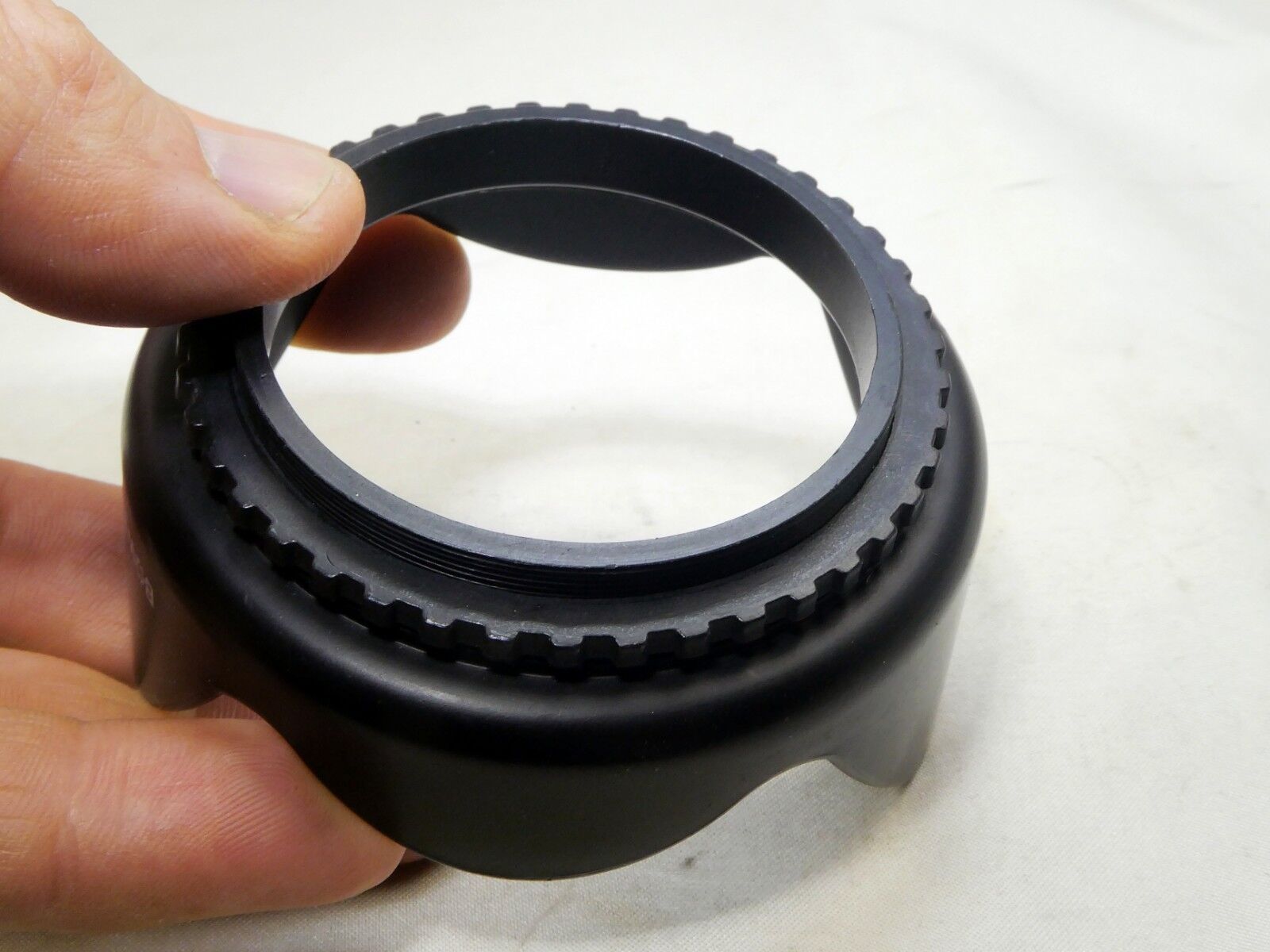 58mm Petal shaped Lens Hood screw on type for  18-55mm IS lenses