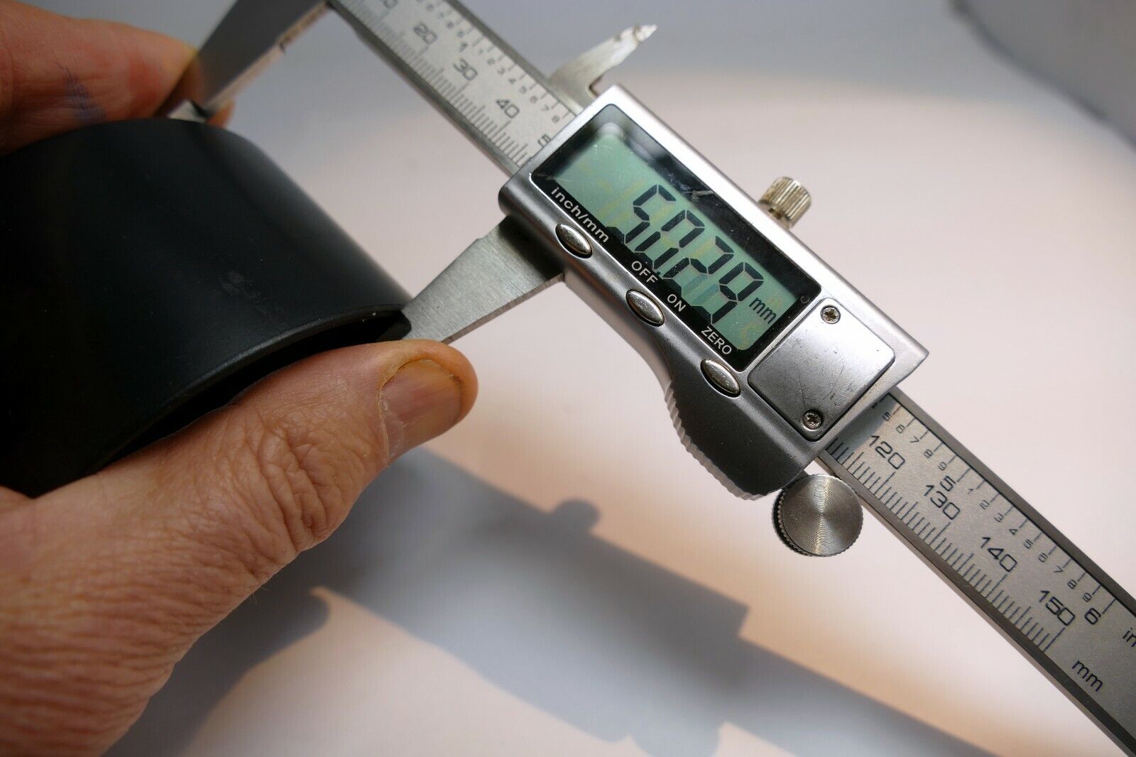 68.5mm ID plastic Lens Hood unknown brand  twist on type for telephoto