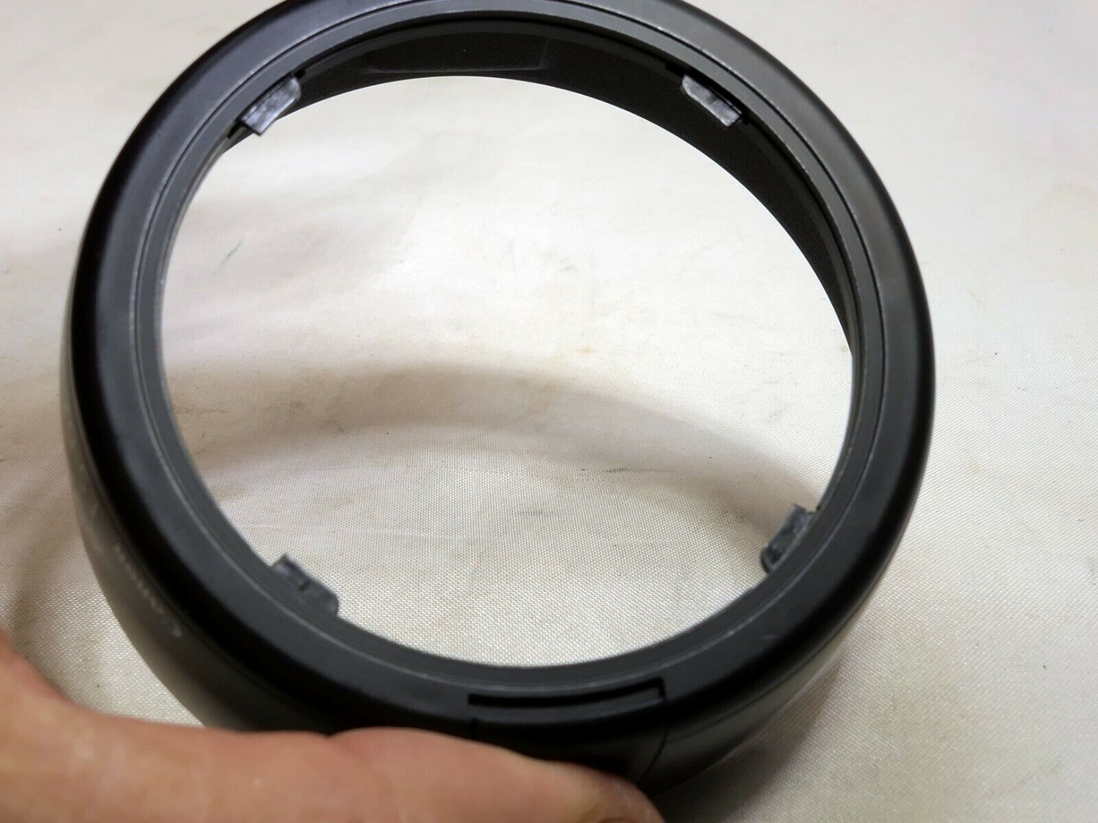 ES-62 52mm Plastic Lens hood for Canon 50mm f1.8 EF II Lenses clip on type