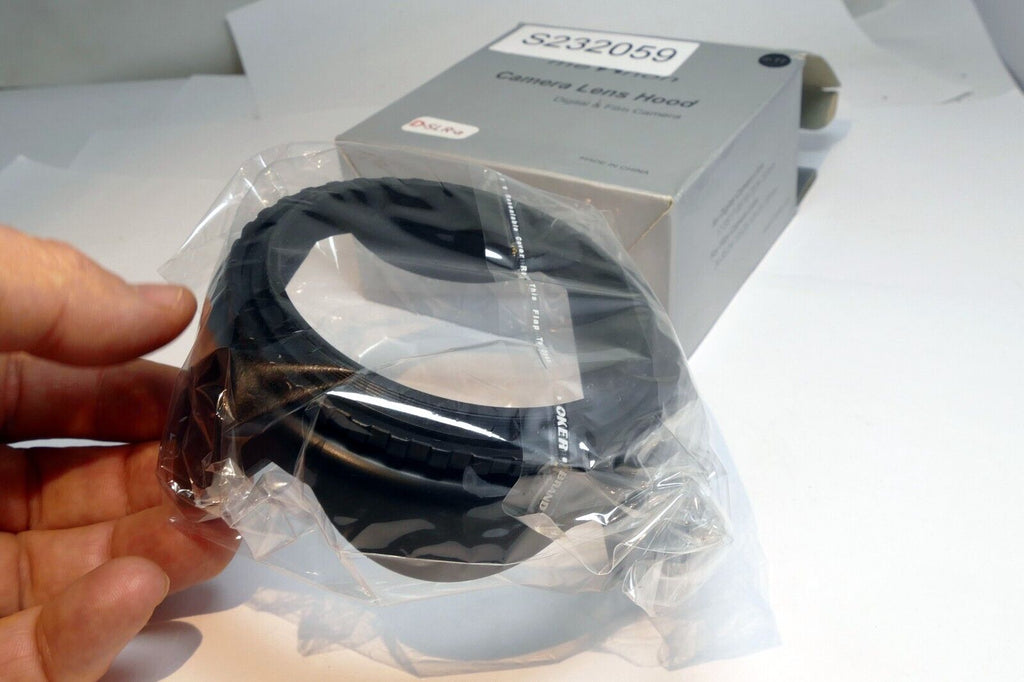 77mm Lens Hood Shade threaded plastic petal shaped  for  17-55mm 17-85mm 24-120m