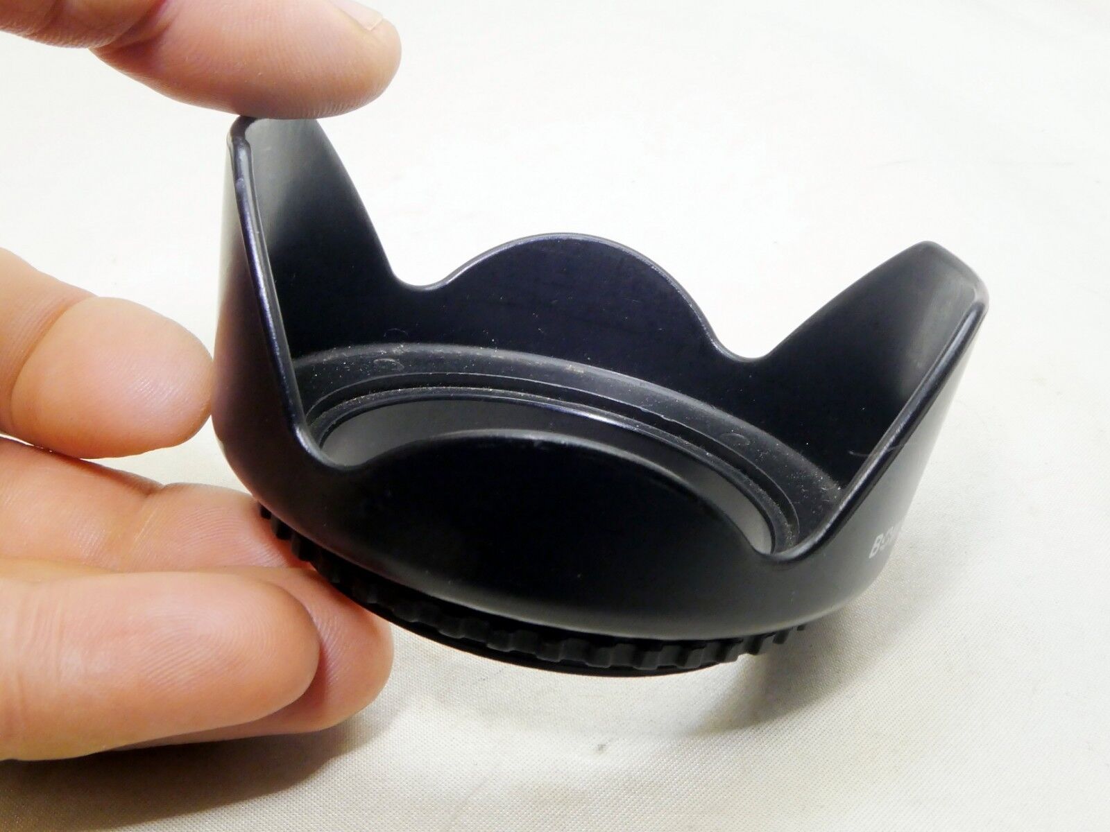 58mm Petal shaped Lens Hood screw on type for  18-55mm IS lenses