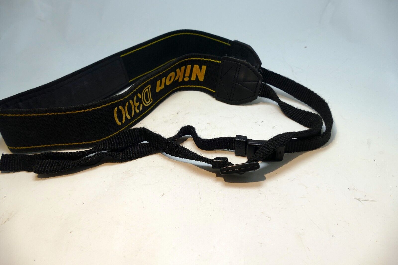 Nikon D300 AN-D300 Shoulder neck Strap for D300 camera - Genuine OEM