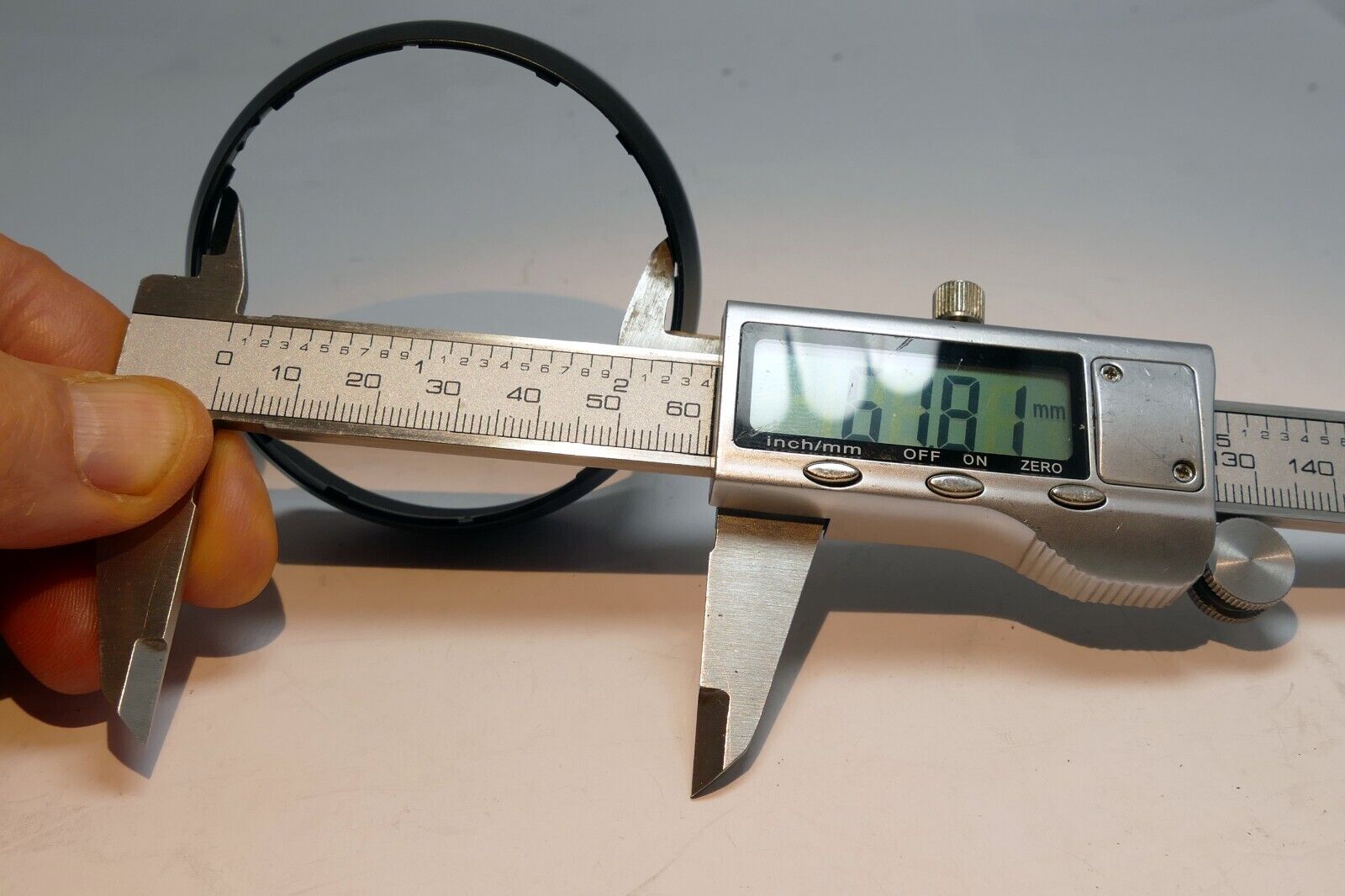 58mm Twist on type  Lens Hood Shade