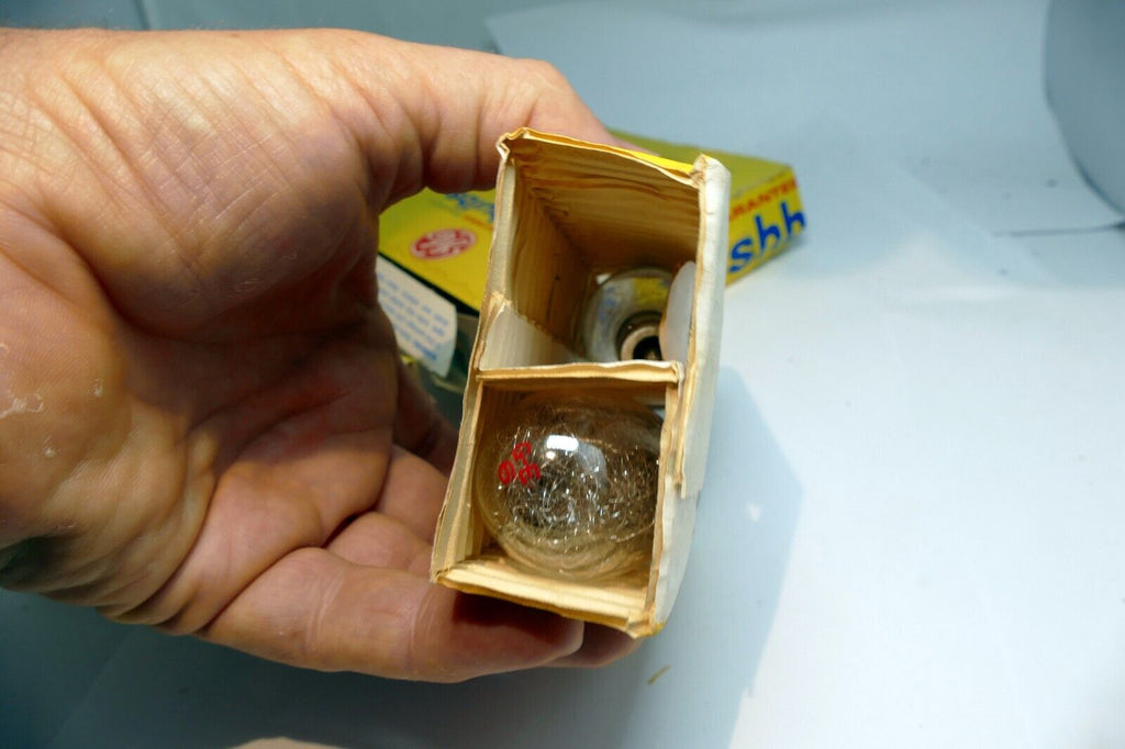 General Electric No. 6#6  Flash Bulbs clear set of 7