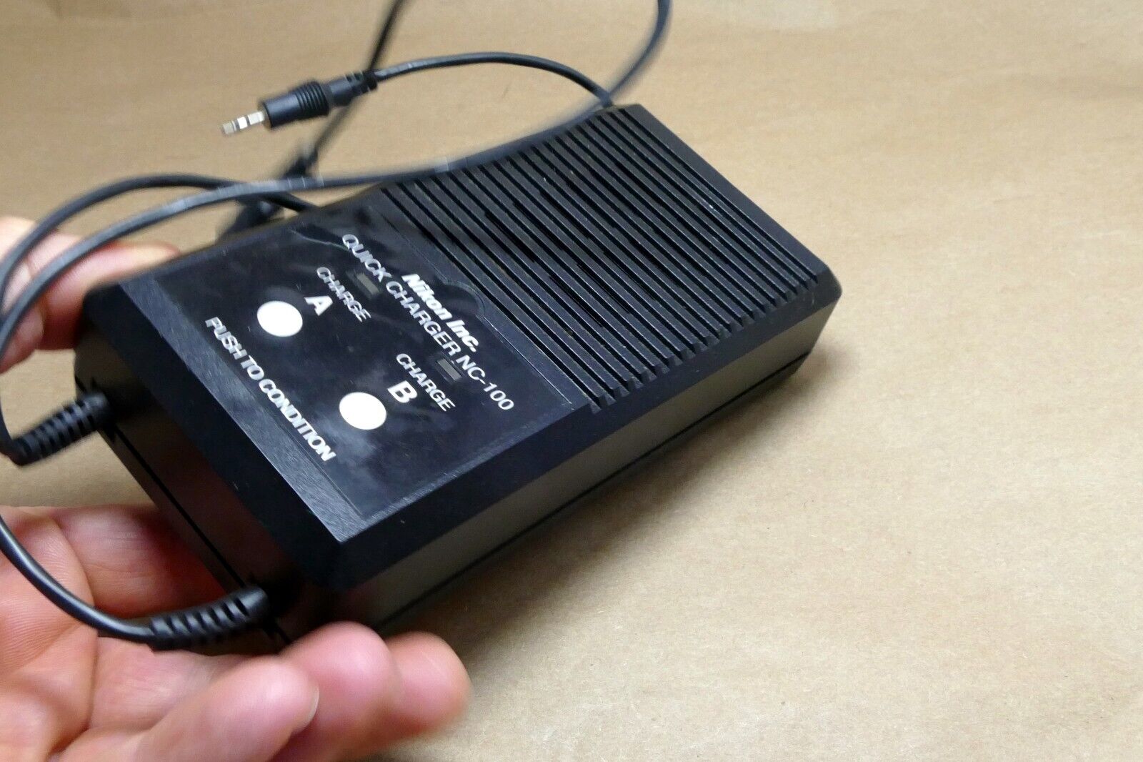 Nikon NC-100 Quick  Battery charger