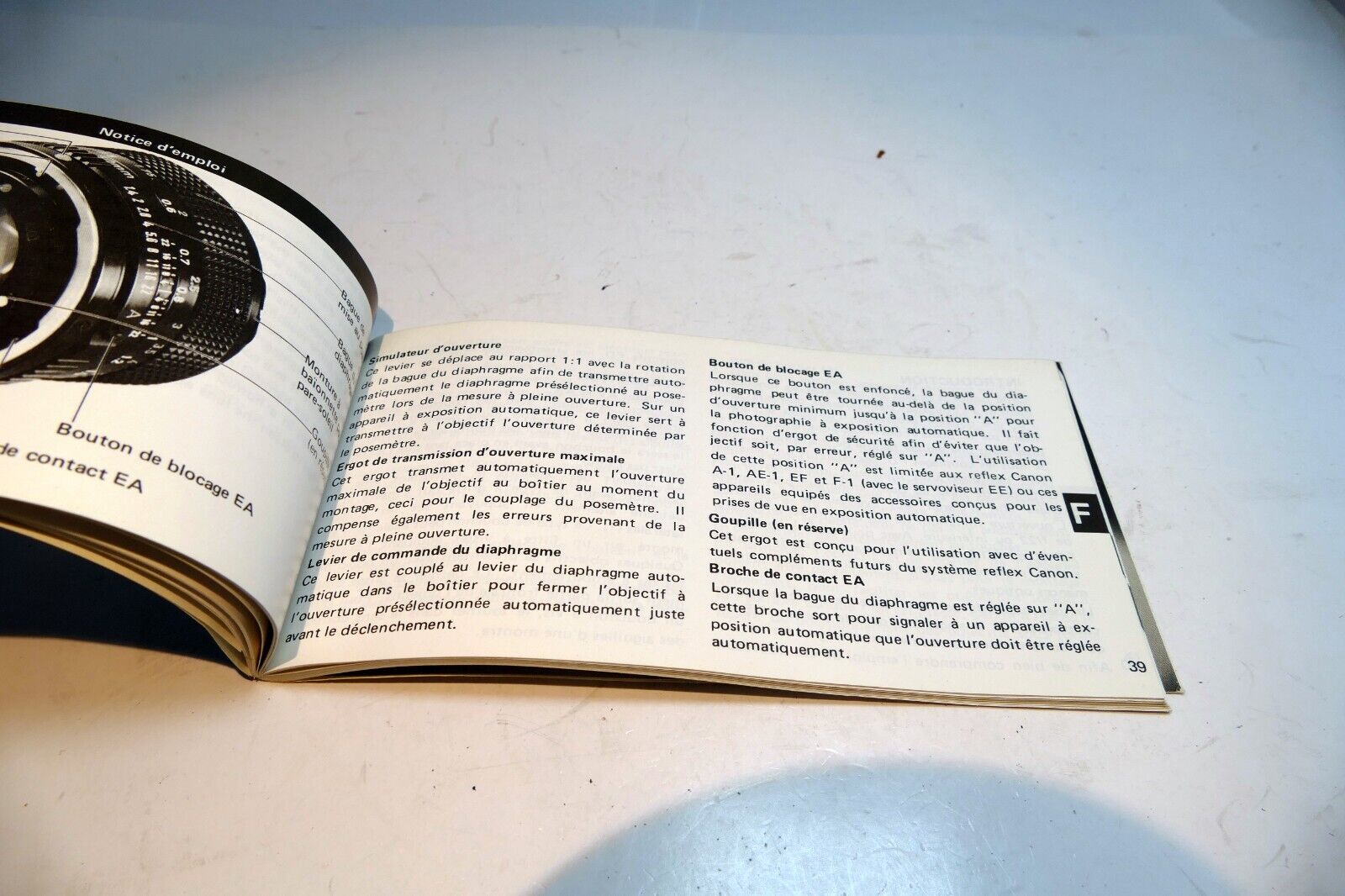 Canon FD lens table guide brochure (manual focus ) J E F G S