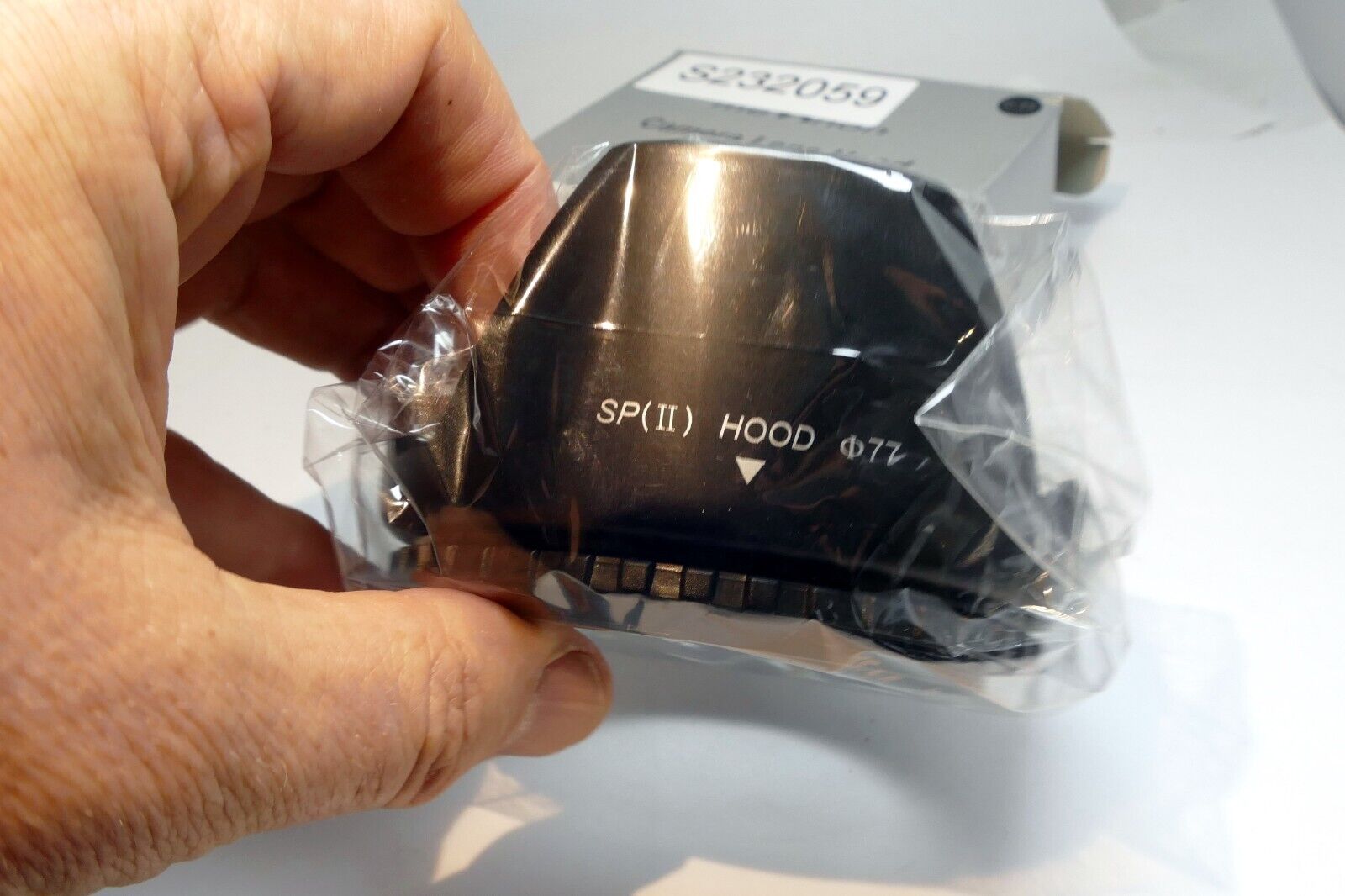 77mm Lens Hood Shade threaded plastic petal shaped  for  17-55mm 17-85mm 24-120m