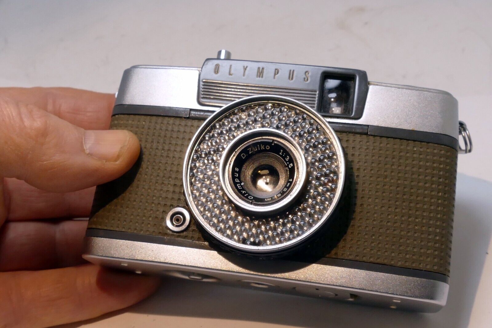 OLYMPUS PEN EE Zuiko 2.8cm F/3.5 Half Flame Film Camera AS IS for PARTS REPAIR