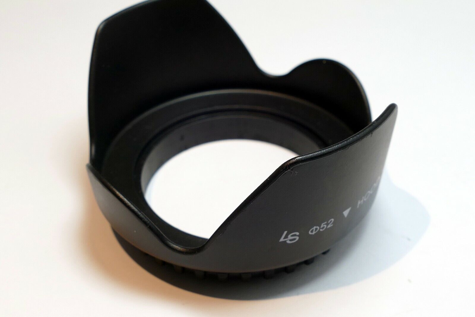 52mm Plastic Lens Hood Shade screw in petal  for 50mm f1.8 f1.4