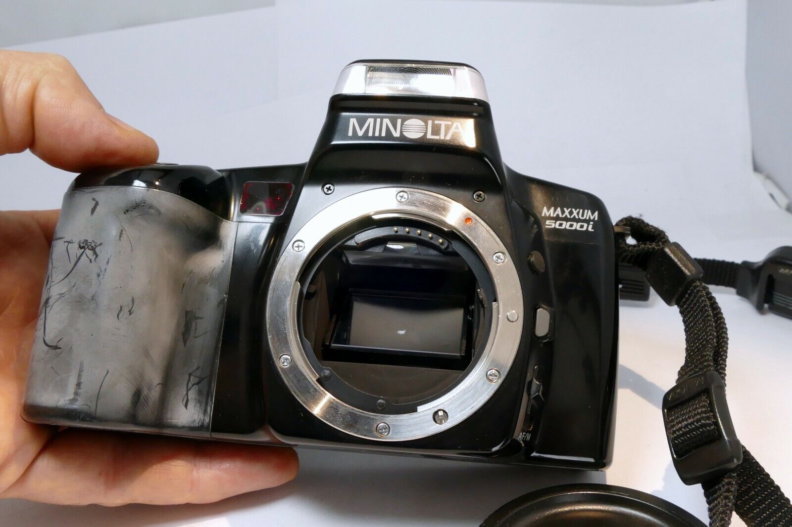 Minolta Maxxum 5000i 35mm SLR Film Camera body only