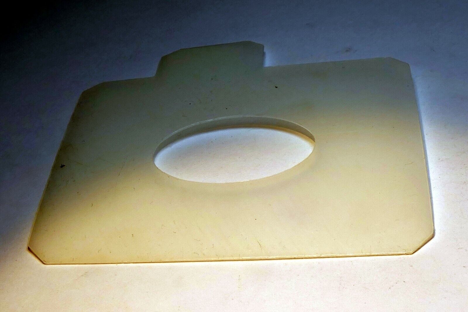 Lindahl Vignette Mask 4.5X4.5" Large Horizontal Oval 2" creative High key