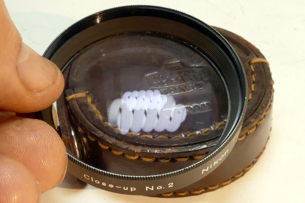 Nikon No. 2 52mm MACRO CLOSE UP LENS  3.0 Diopter attachment w/ case