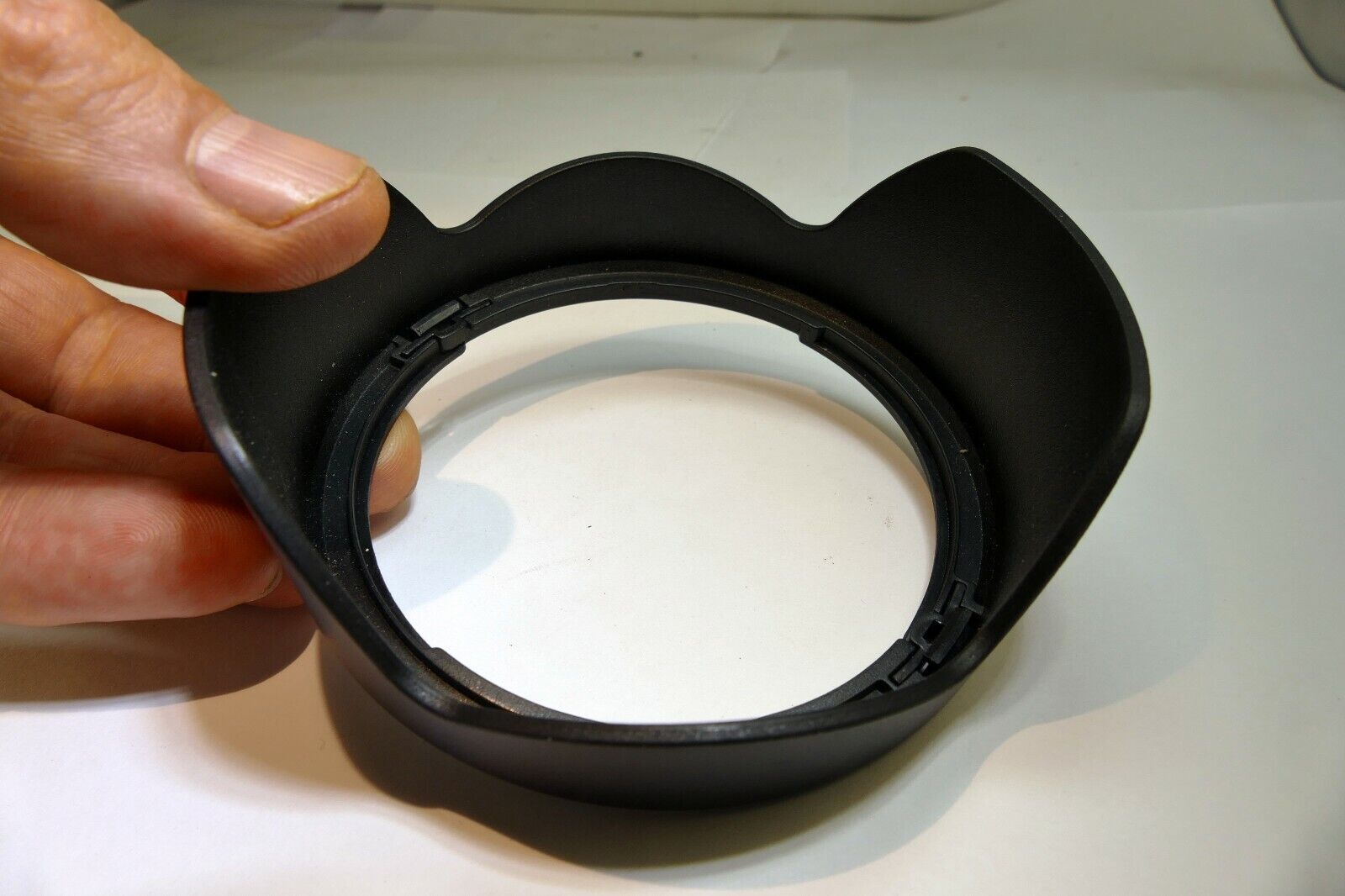 LH-73C Lens Hood Shade for Canon EF-S 10-18mm f4.5-5.6 IS zoom