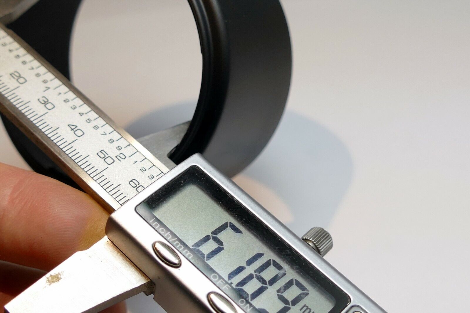 61.5mm ID Lens Hood Shade twist on type