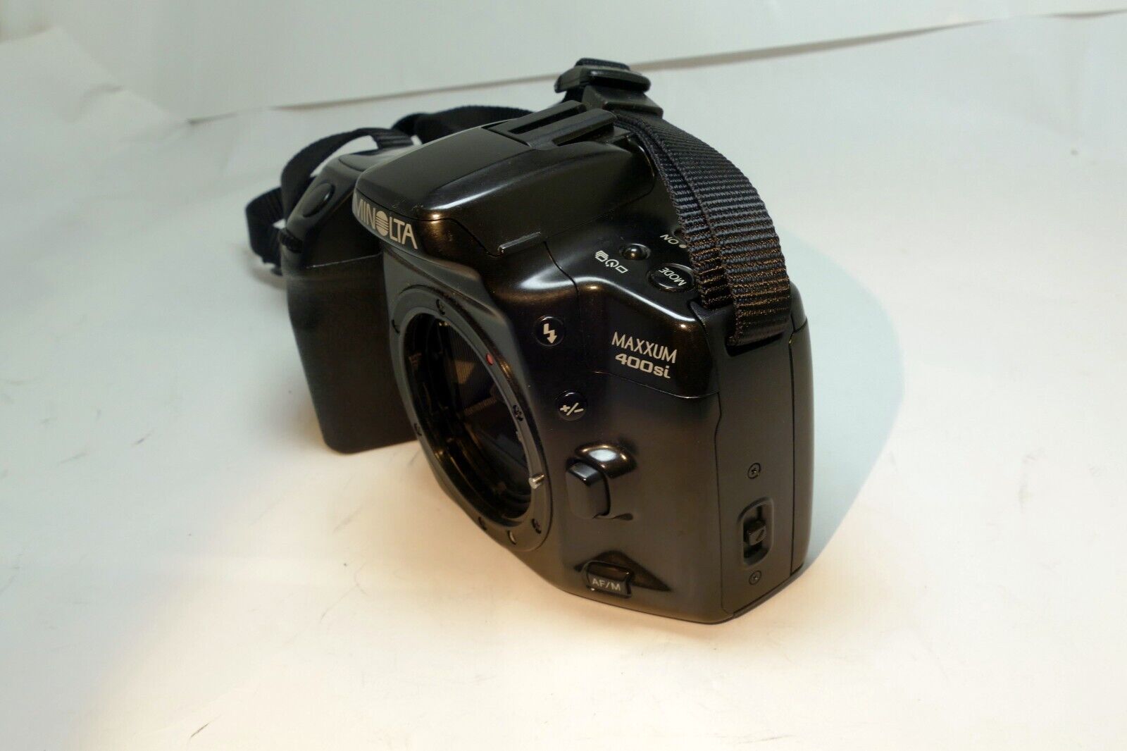 Minolta Maxxum 400si 35mm SLR Film Camera Body