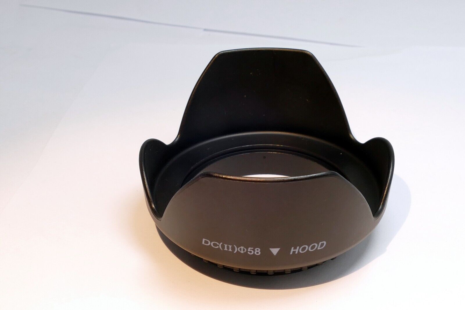 58mm Petal Lens hood shade threaded screw in for 18-55mm IS