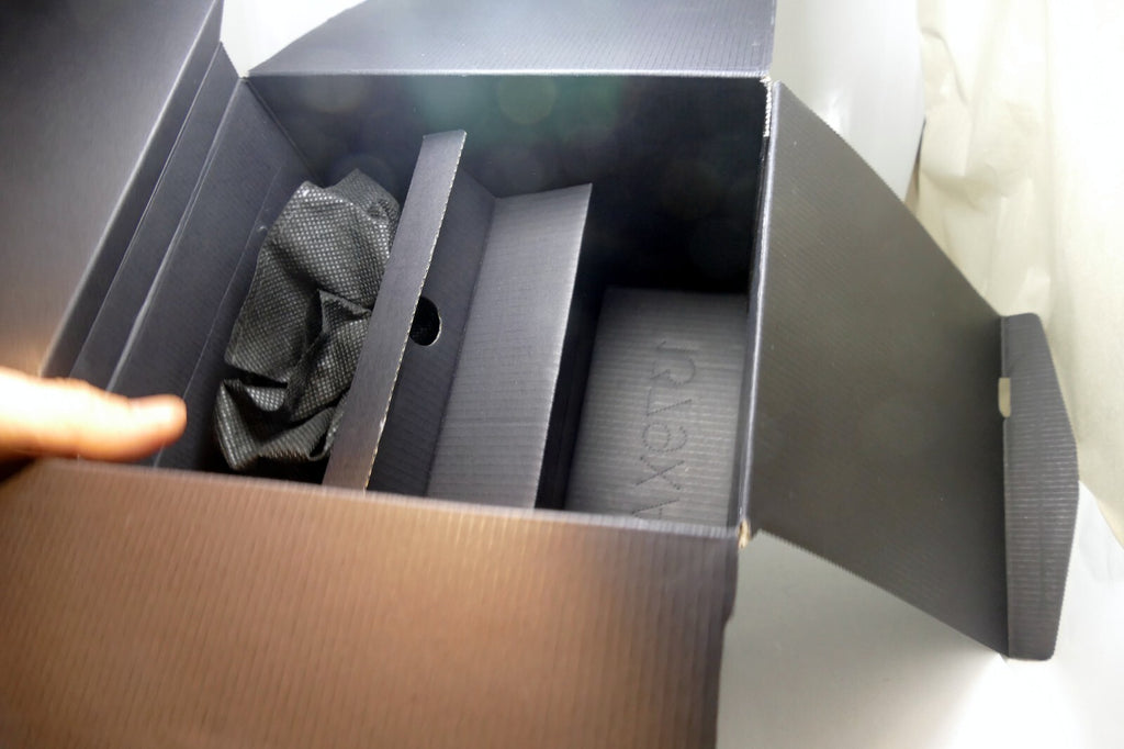 An Empty Box (only ) for  Leica V-Lux 5 DC vario Elmarit 9.1-146mm f2.8 19120