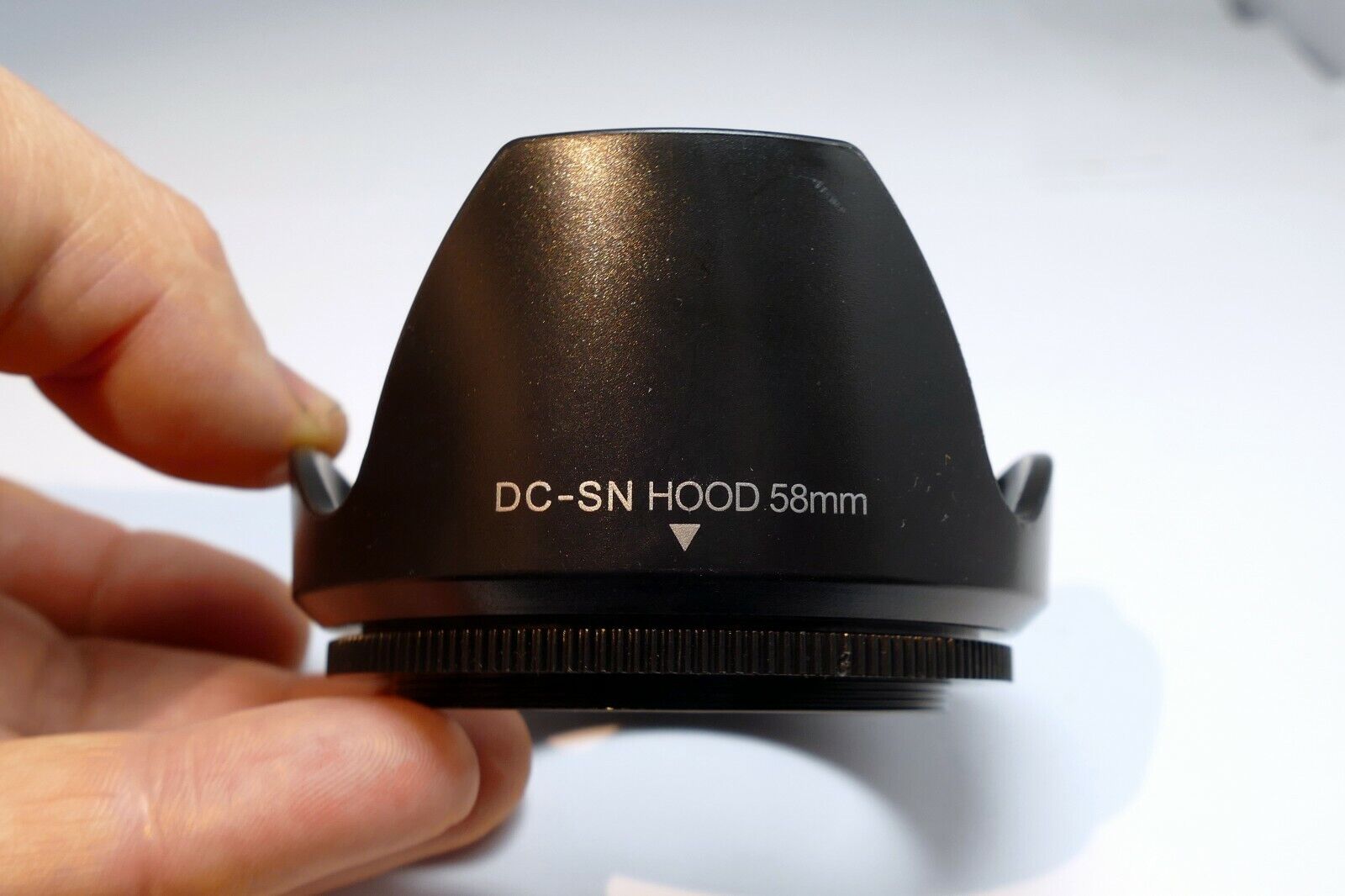 58mm Plastic Lens Hood Shade petal shaped for telephoto 18-200mm