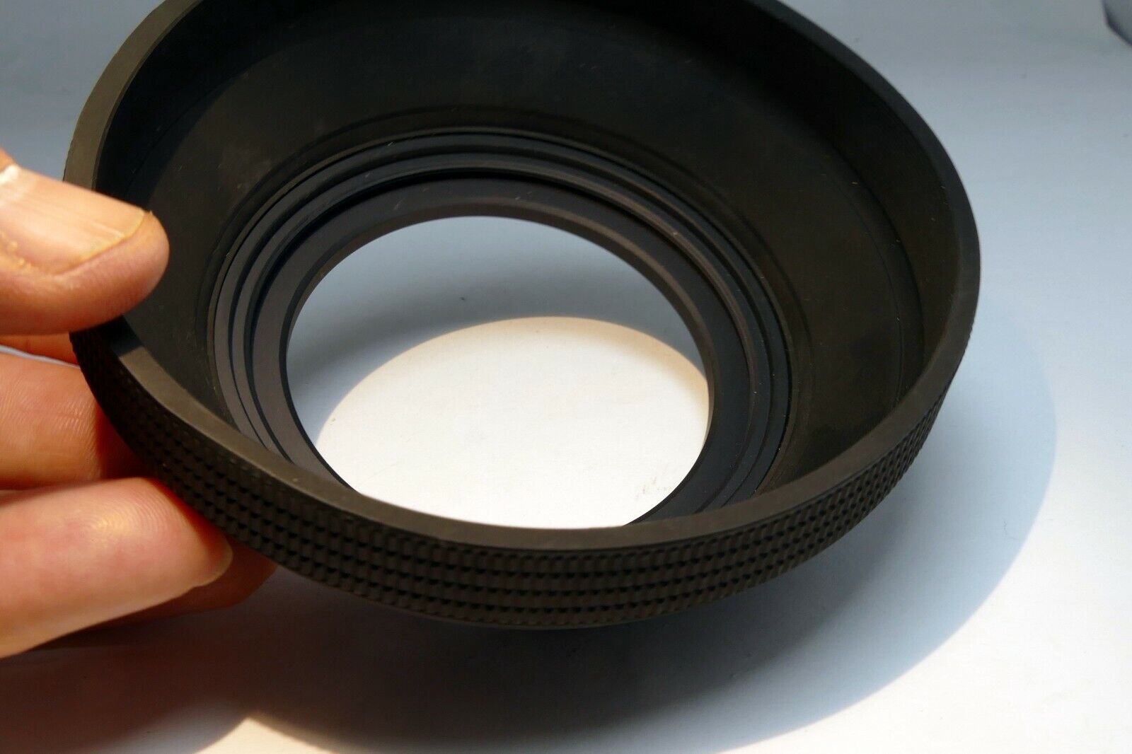 68.5mm rubber Lens Hood Shade screw in (unusual size) 69 mm