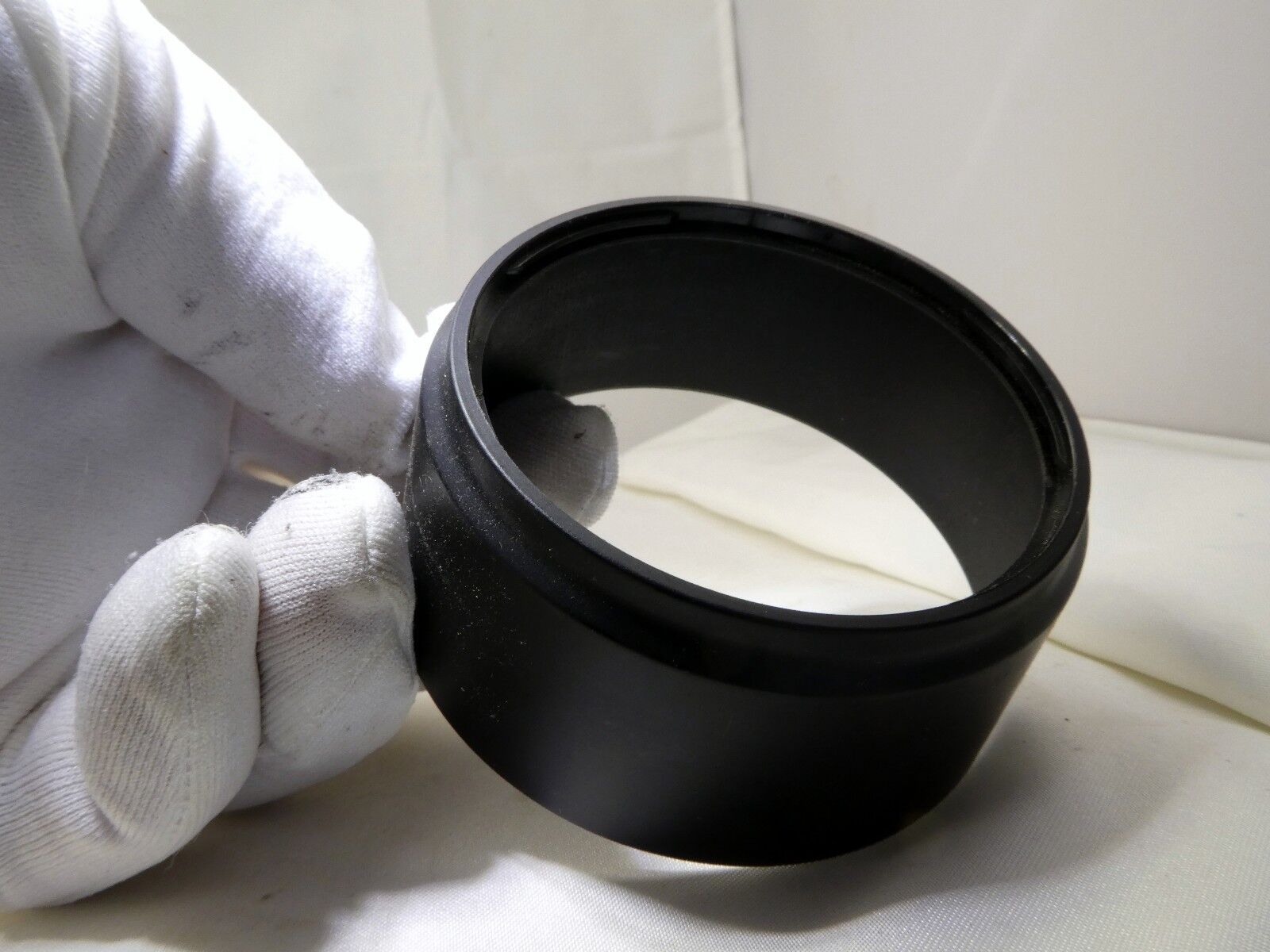 Lens Hood for lens 58mm rim  twist on type