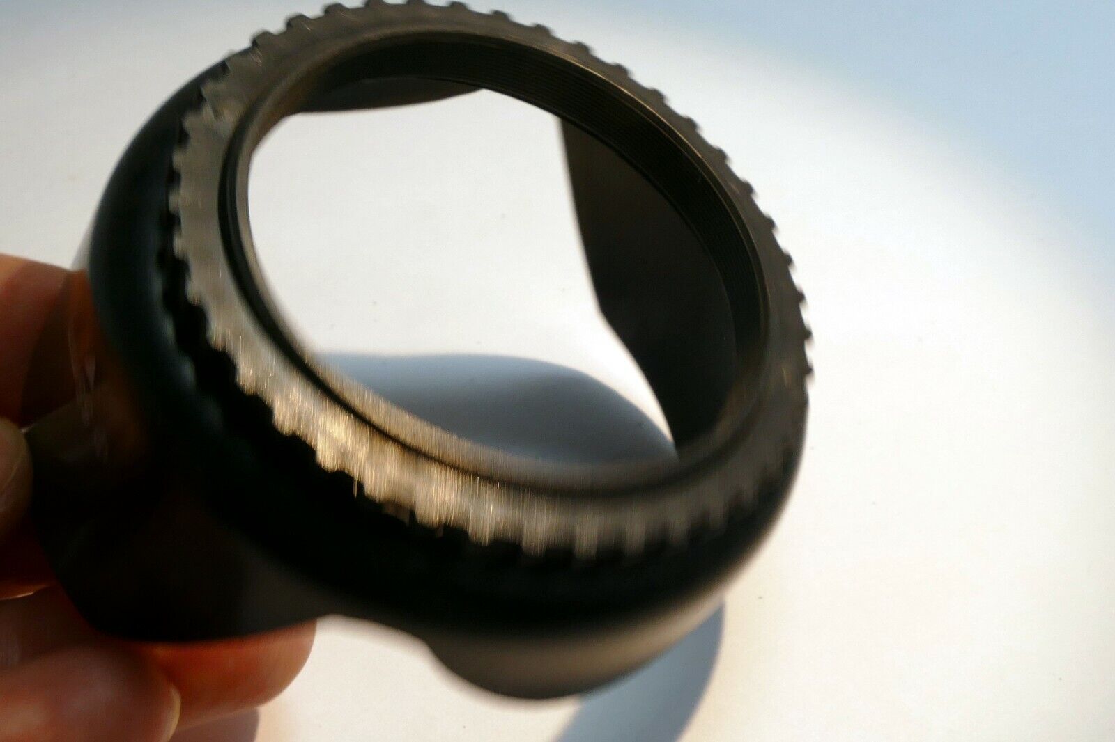 Plastic Petal shaped 58mm Lens hood Shade screw in type for 18-55mm IS