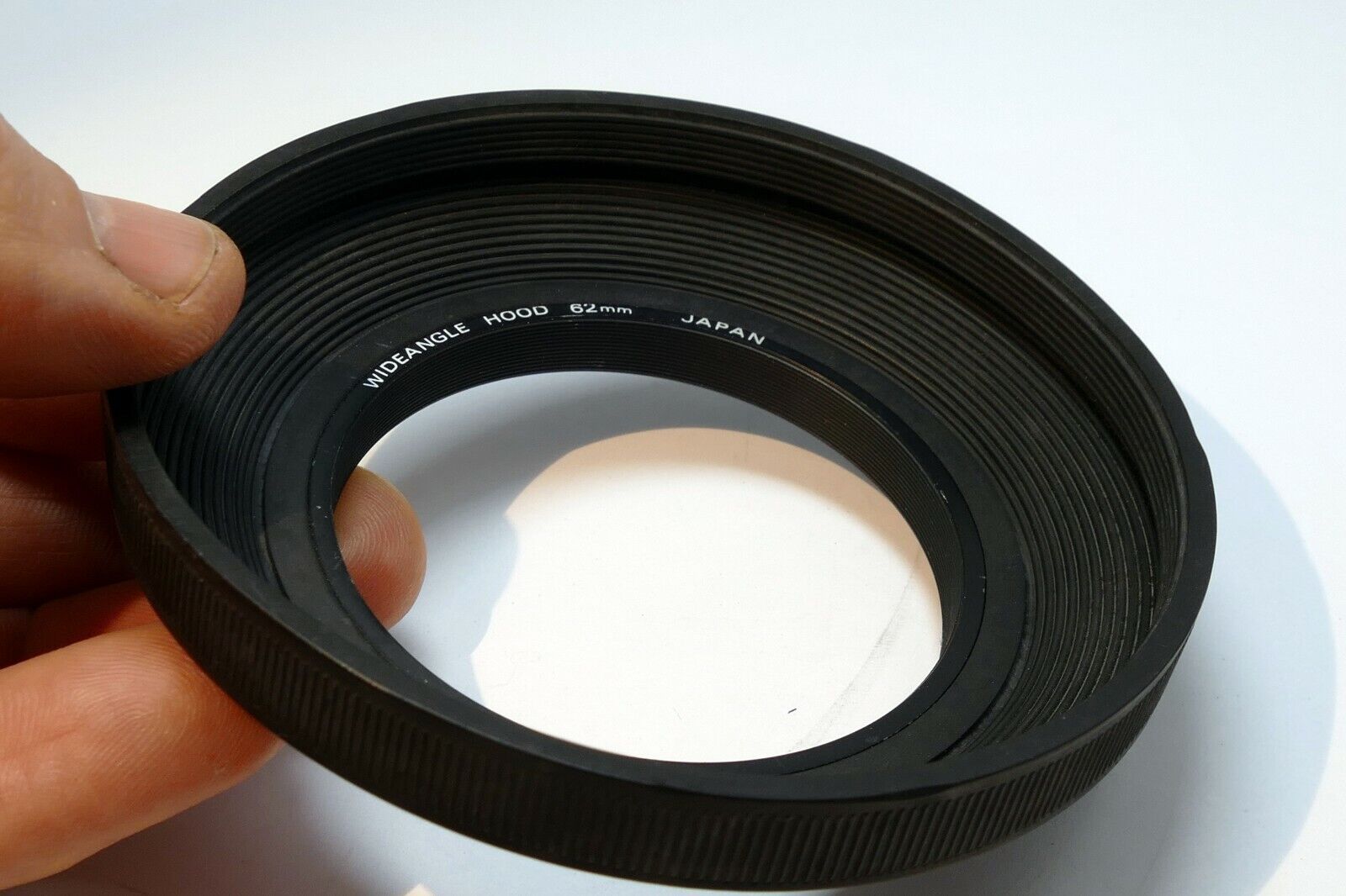Wide Angle 62mm screw in  Rubber Lens Hood Shade Collapsible for 28mm 35mm
