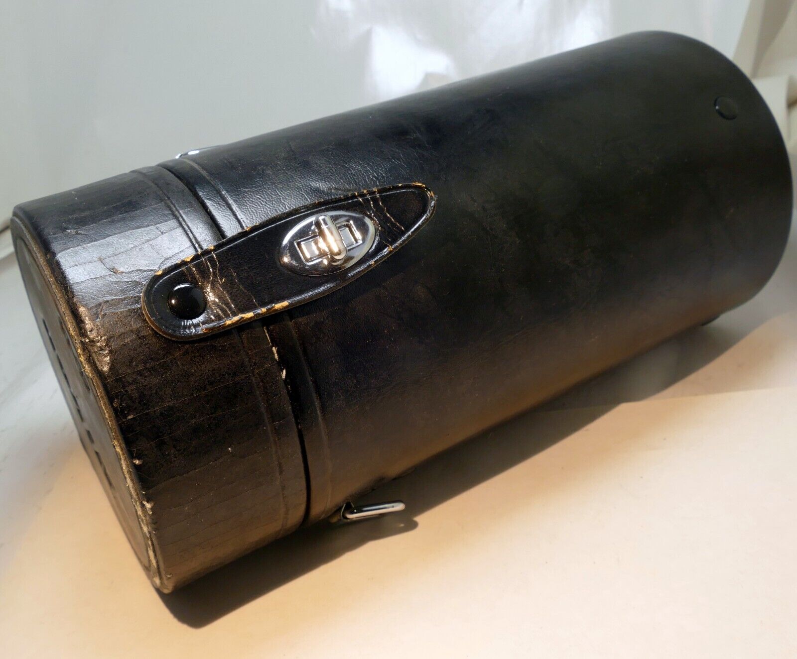 Nikon CL-43A Lens Hard Case with strap (for 80-200mm f2.8 AF & AF-D  Nikkor)