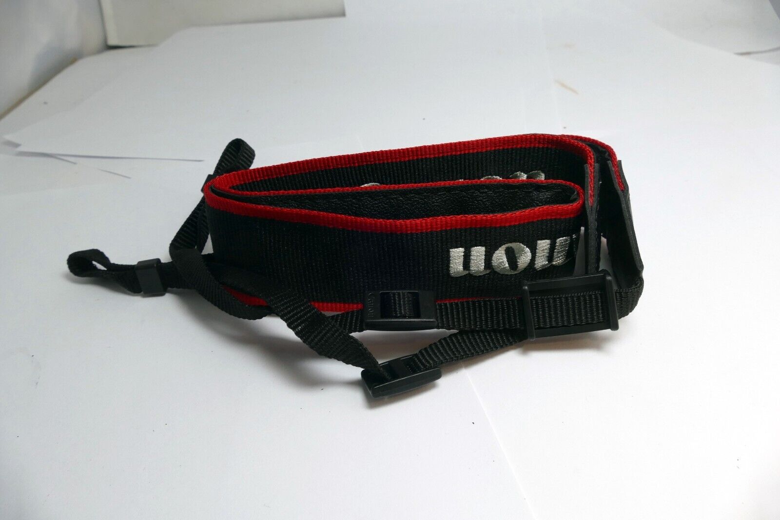 Canon EOS 60D Digital Camera Neck Shoulder Strap Black-Red - Genuine MINT