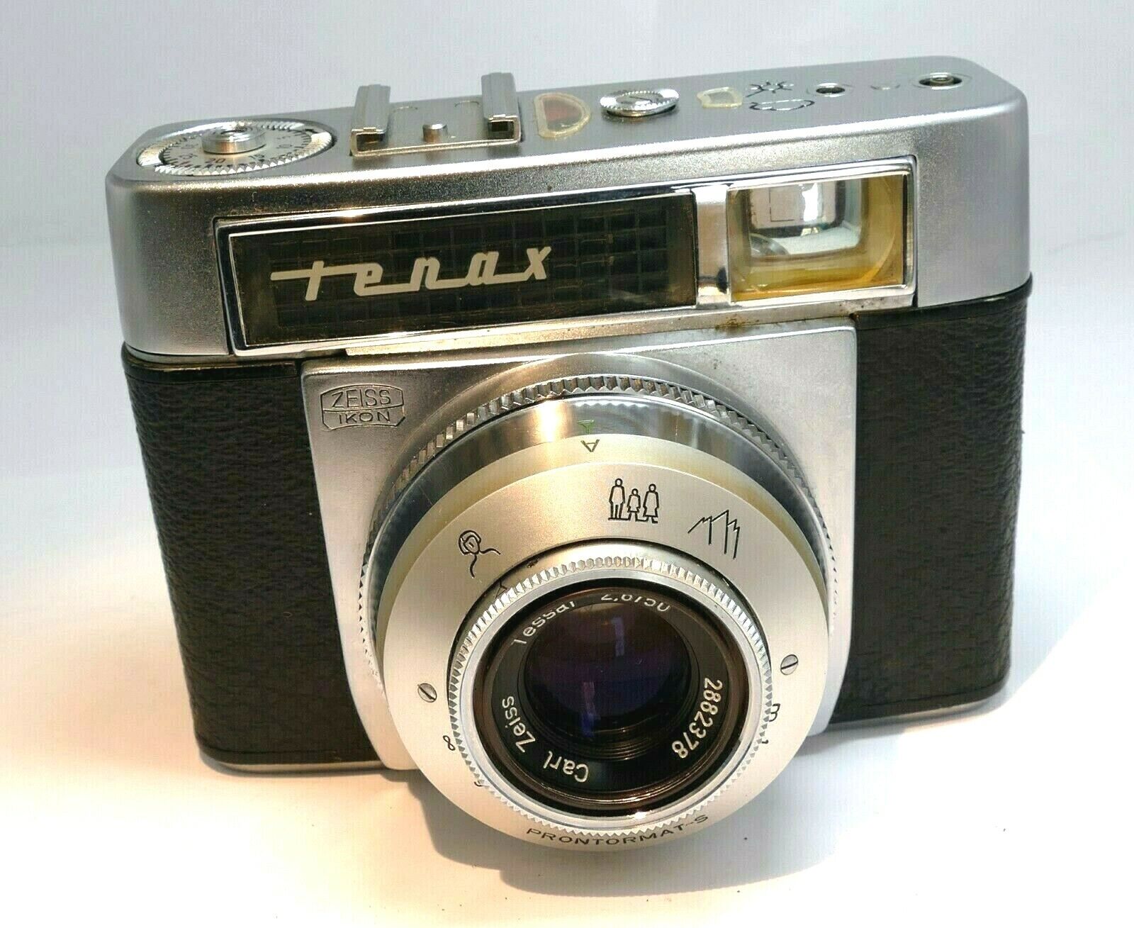 CAMERA ZEISS IKON TENAX CAMERA  - as is for parts or not working