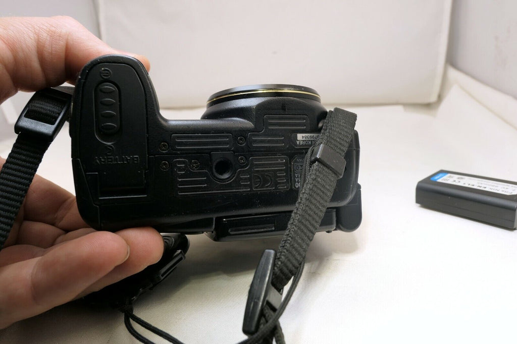 Nikon COOLPIX 5400 5MP Digital Camera AS IS no power