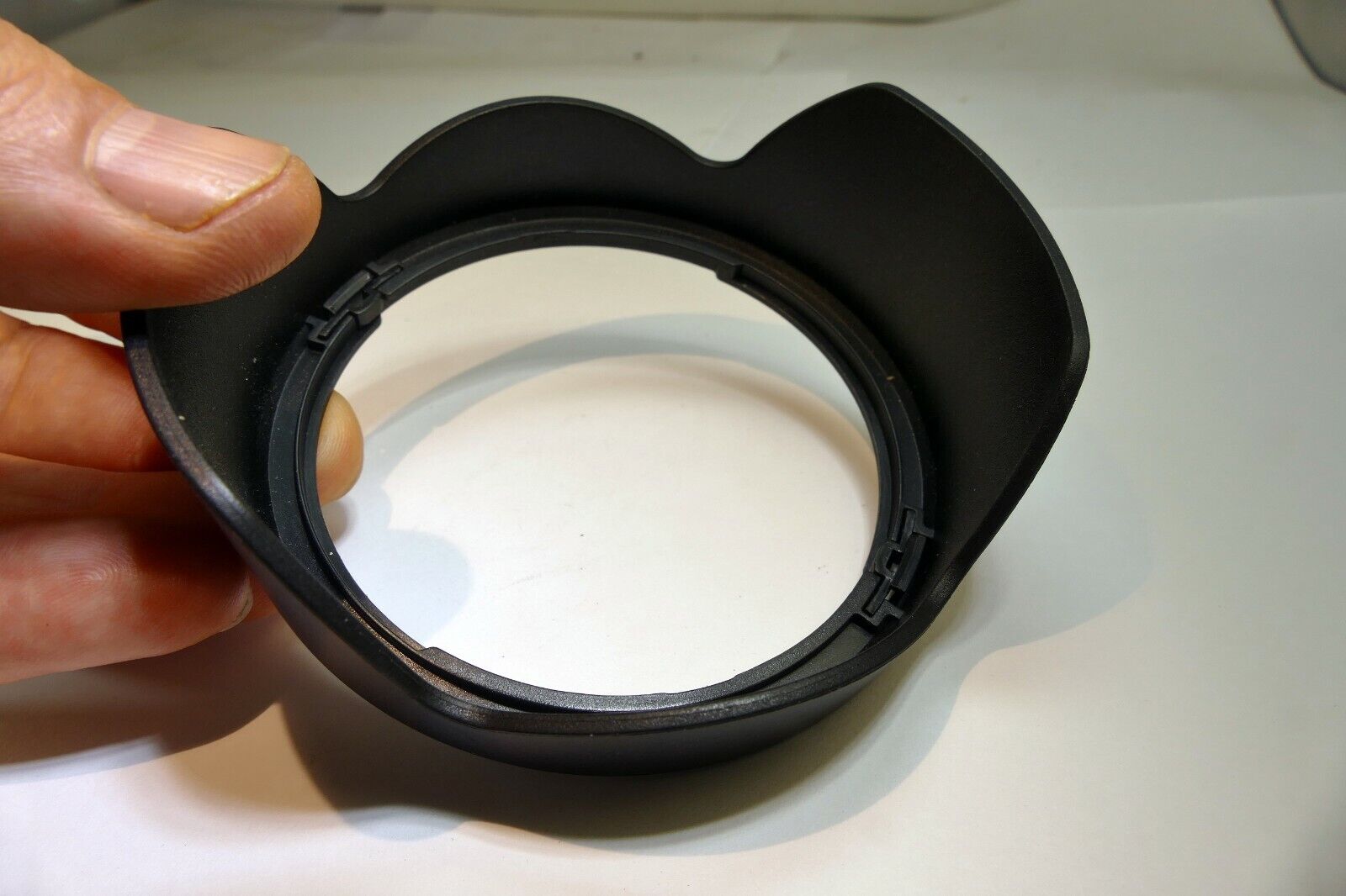 LH-73C Lens Hood Shade for Canon EF-S 10-18mm f4.5-5.6 IS zoom