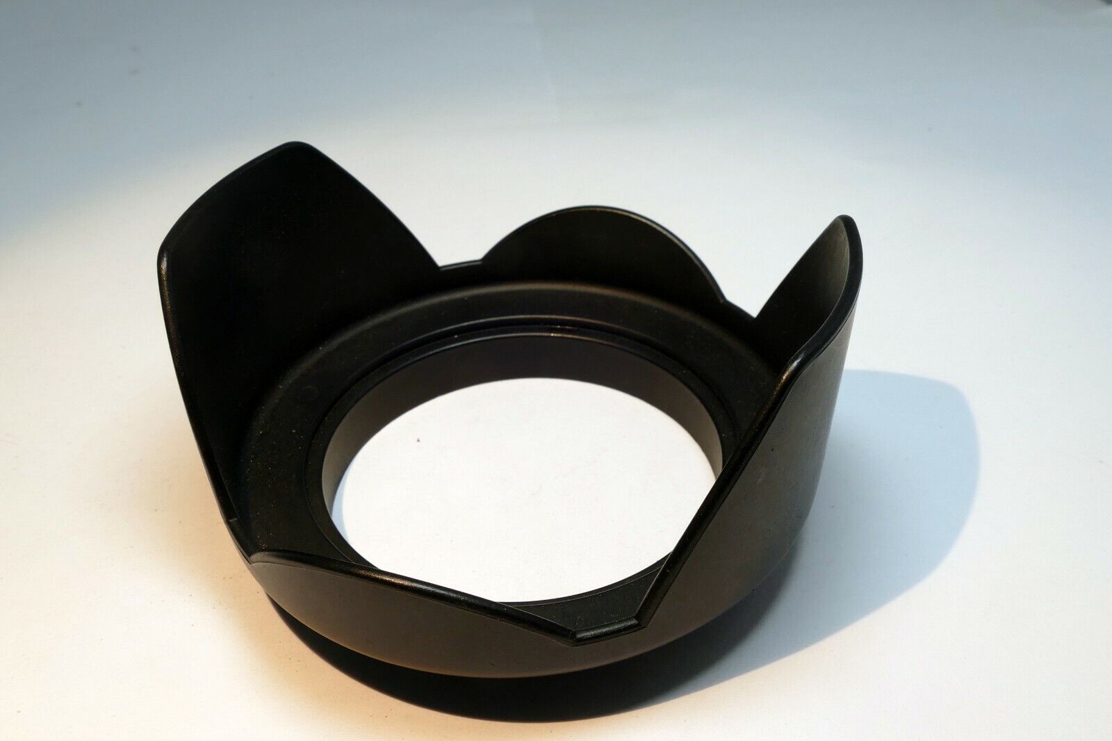 67mm Plastic Lens Hood Shade threaded screw in type petal shape digital