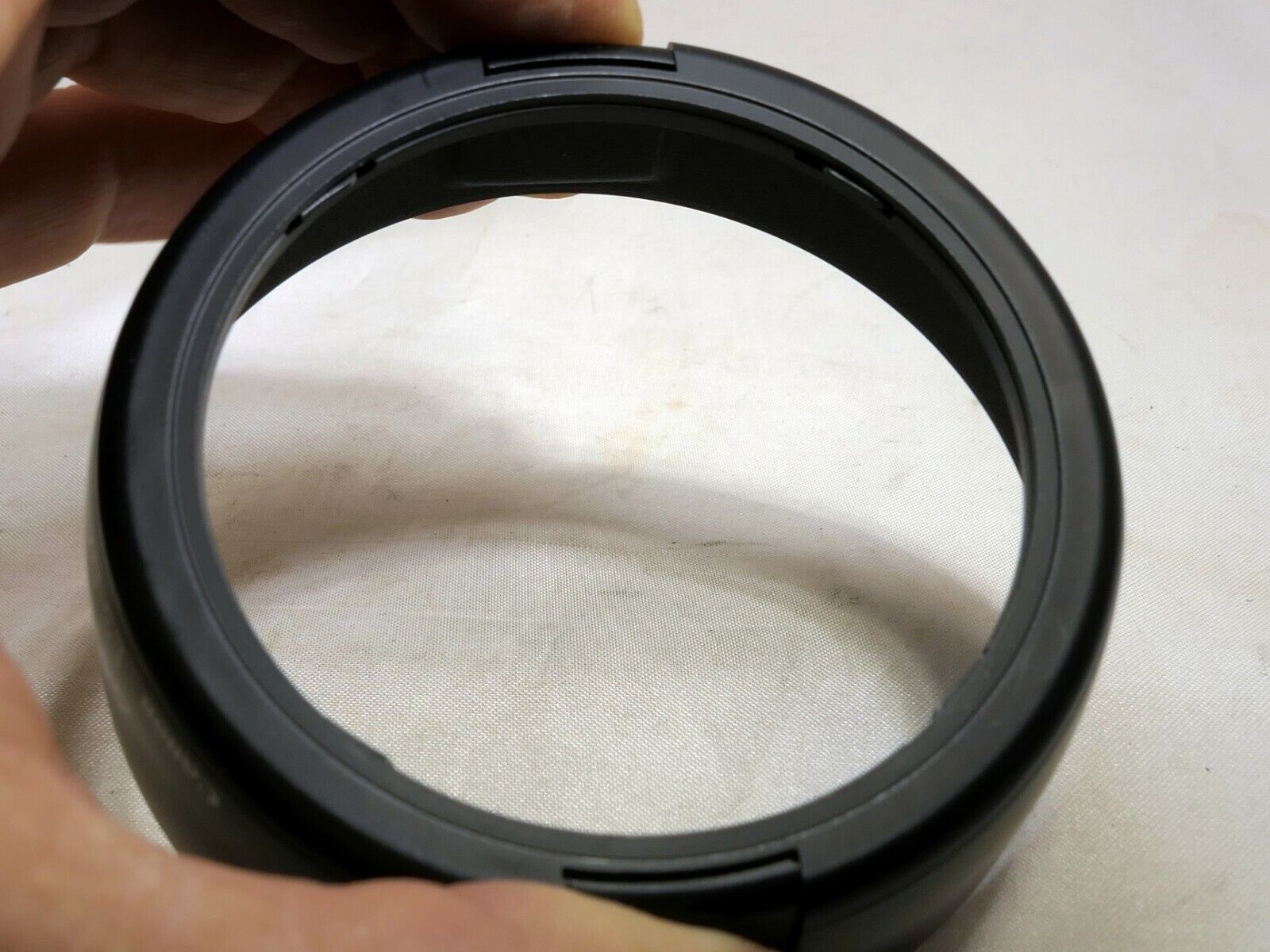 ES-62 52mm Plastic Lens hood for Canon 50mm f1.8 EF II Lenses clip on type