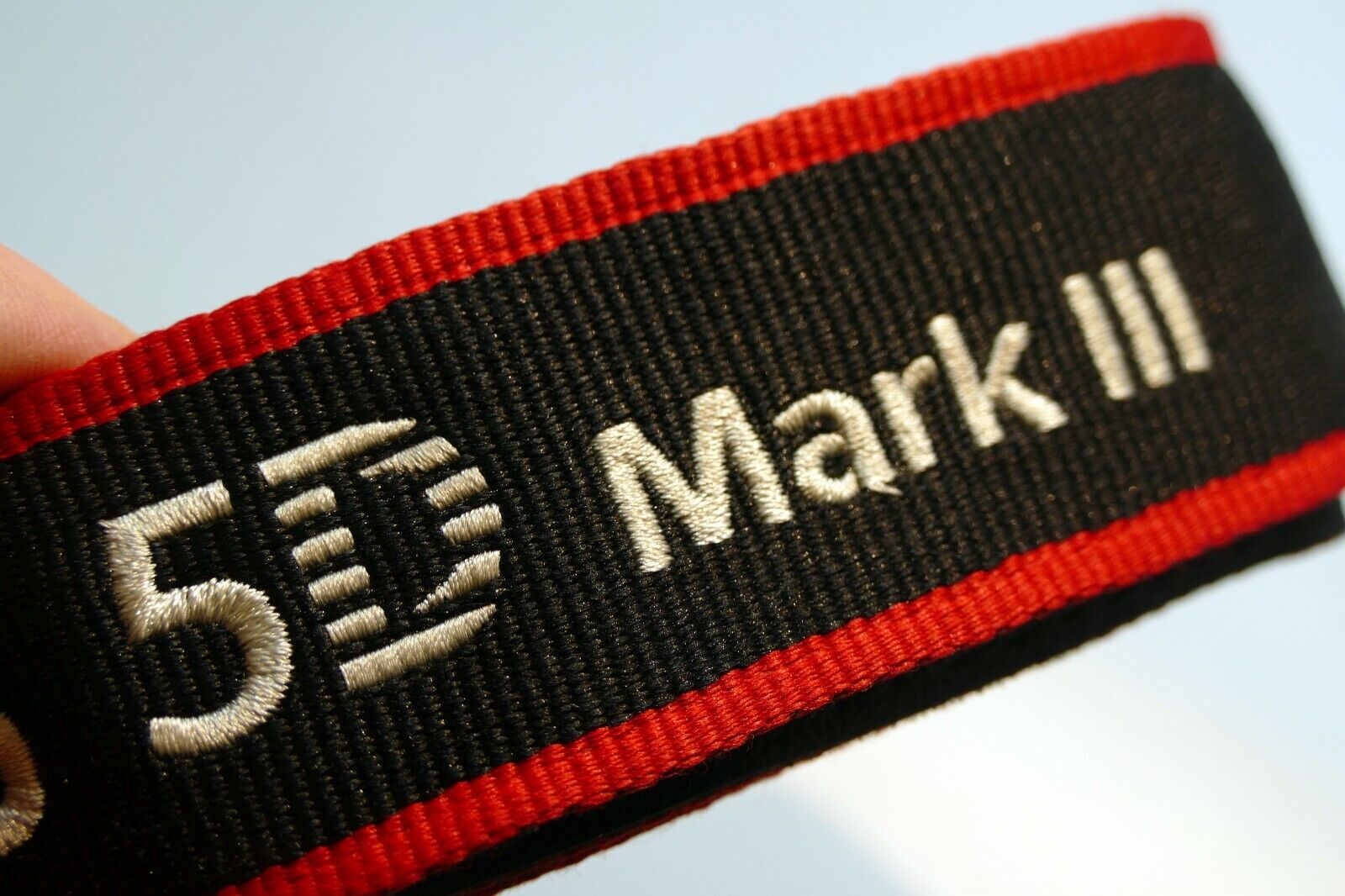 Canon EOS 5D Mark III Digital Camera Neck Shoulder Strap Black-Red - Genuine OEM
