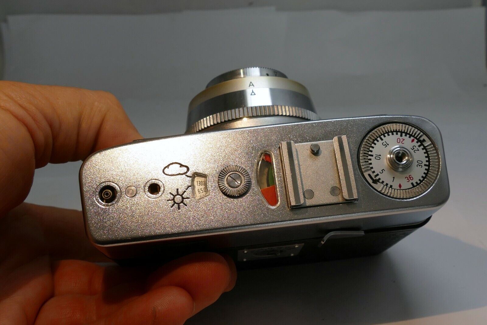 CAMERA ZEISS IKON TENAX CAMERA  - as is for parts or not working