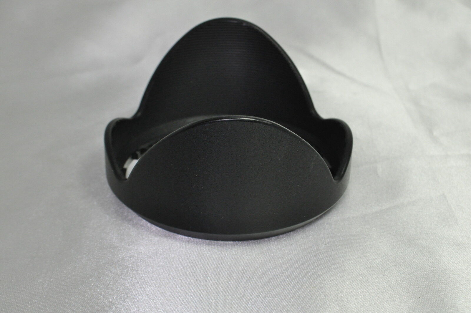 Plastic Lens Hood 71mm unknown brand twist on type zoom