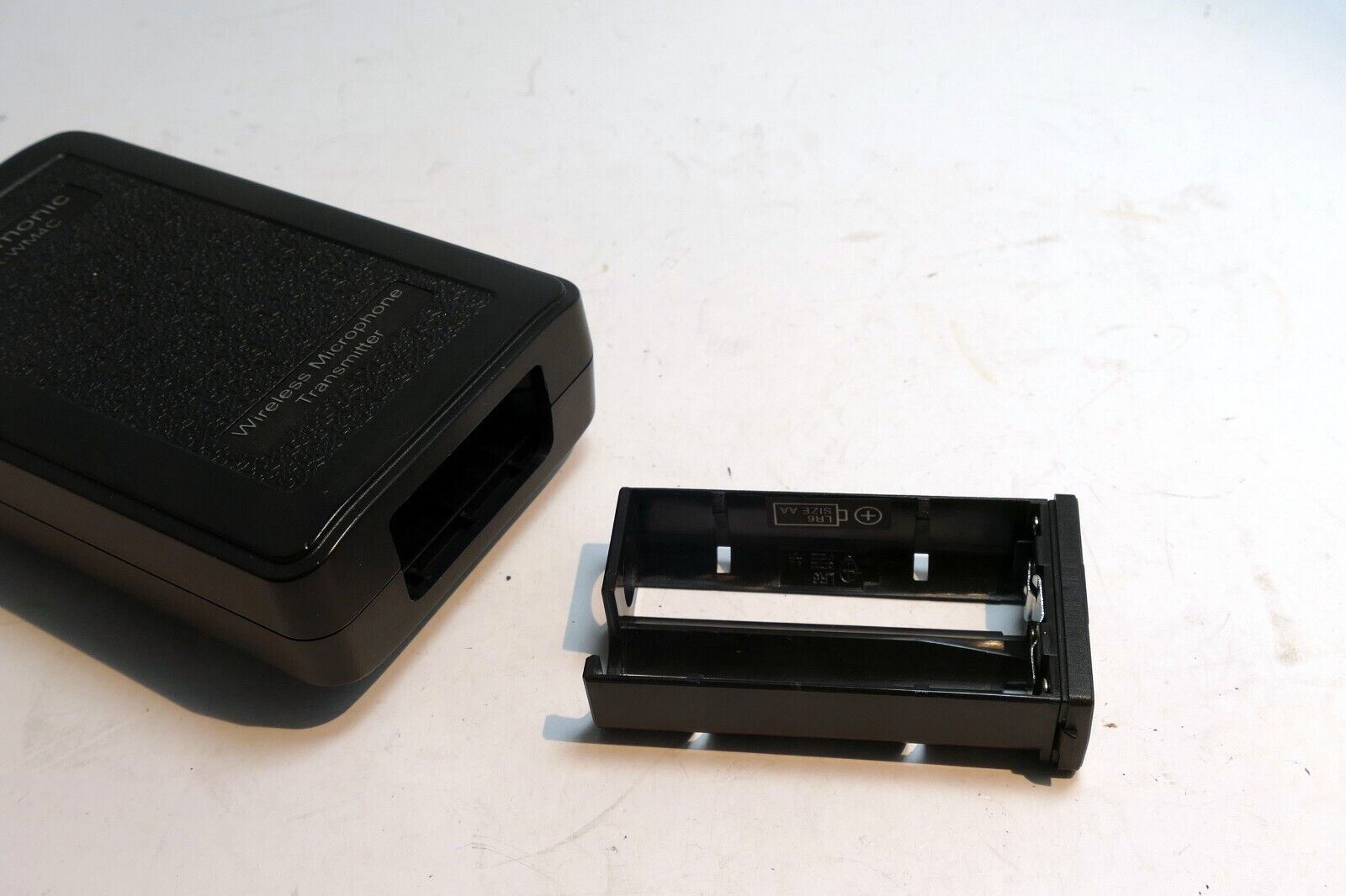 Saramonic SR-WM4C Wireless Lavalier Microphone Transmitter  - missing antenna