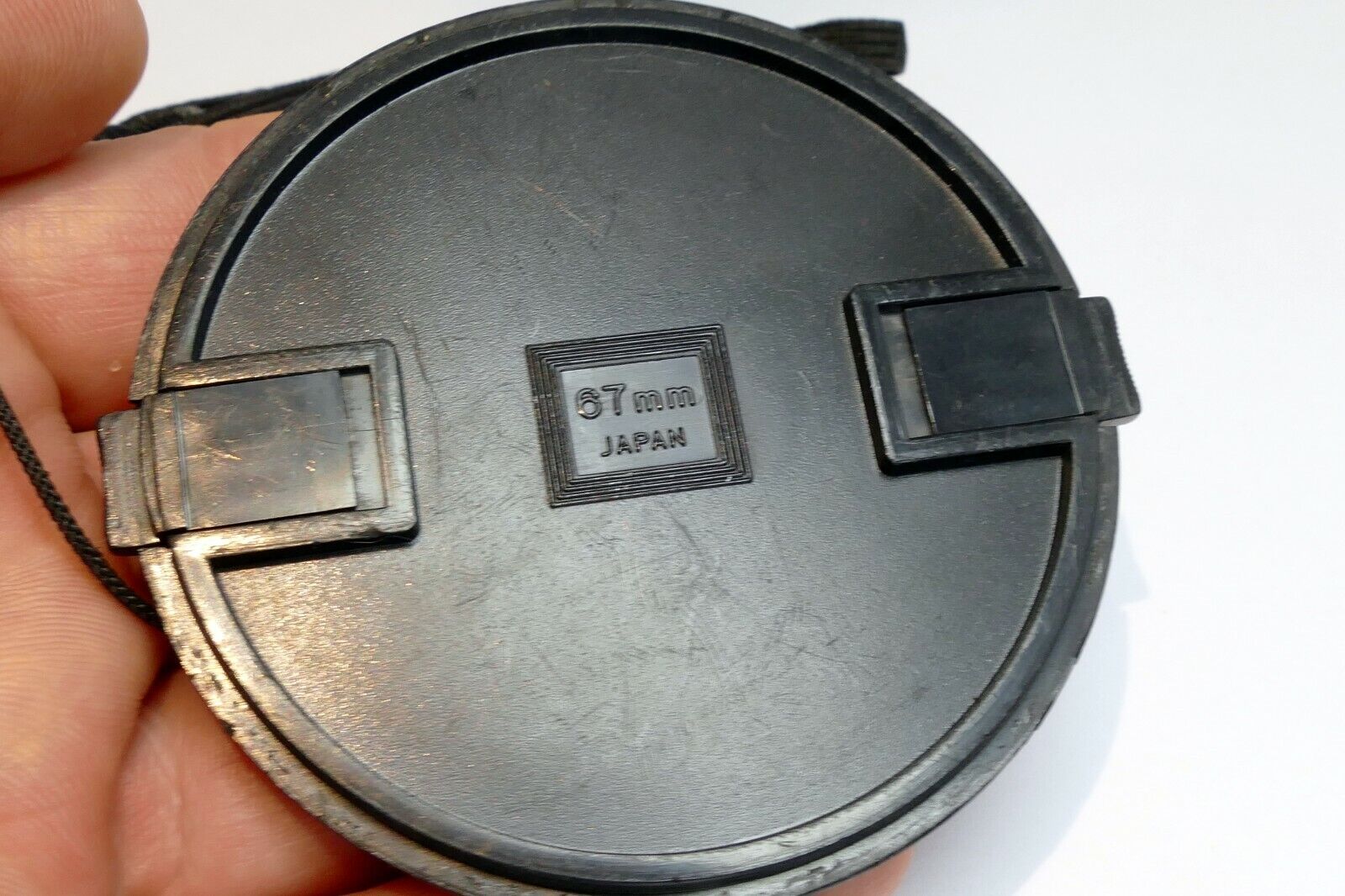 67mm snap on type Lens Front Cap black with keeper string