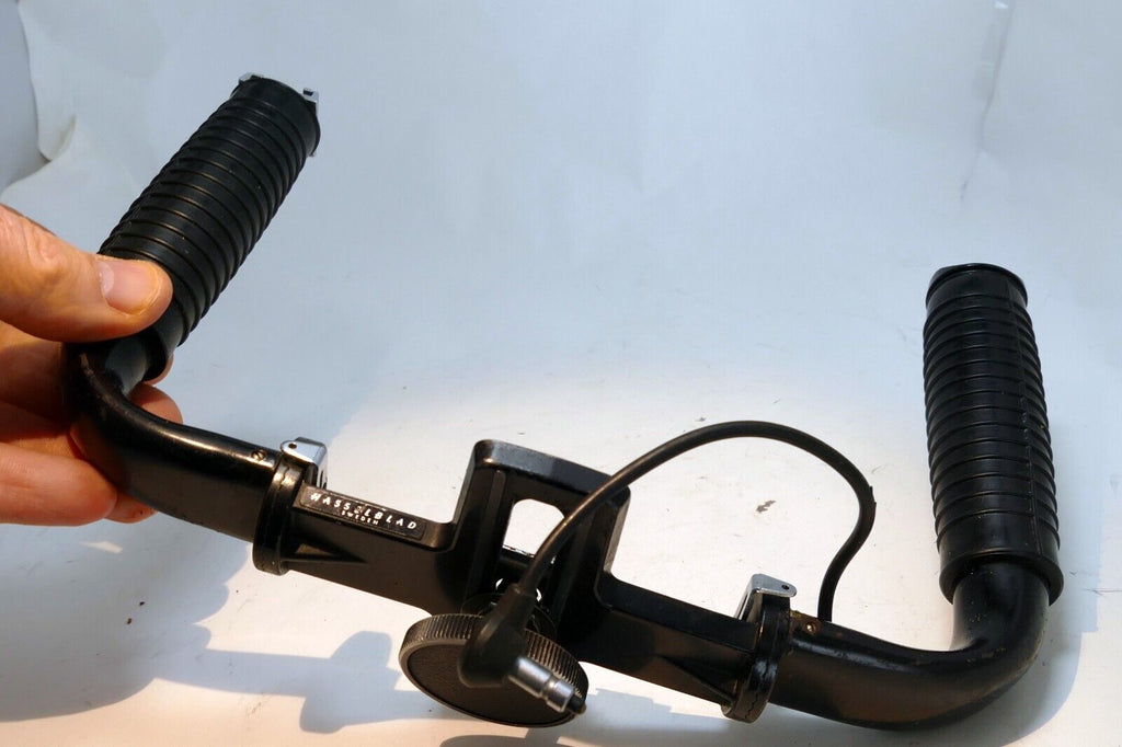 Hasselblad 46132 Double Dual Handgrip for 500 EL and EL/M Flash Bracket Shutter