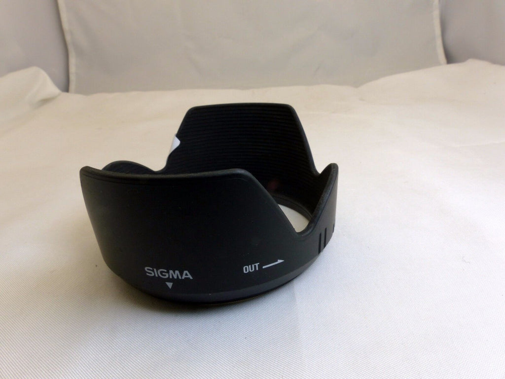 Sigma LH 680-01 for 18-200mm 24-70mm 18-125mm (62mm rim)  twist on type