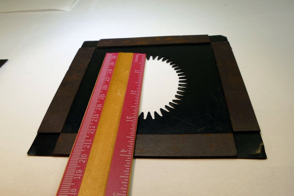 Lindahl Vignetter Mask 5X5" square bellows 2.5 Large Oval with magnet frame