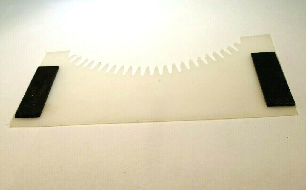 Lindahl Vignette White Mask 2.5X5" Serrated Bottom Arc magnetic frame