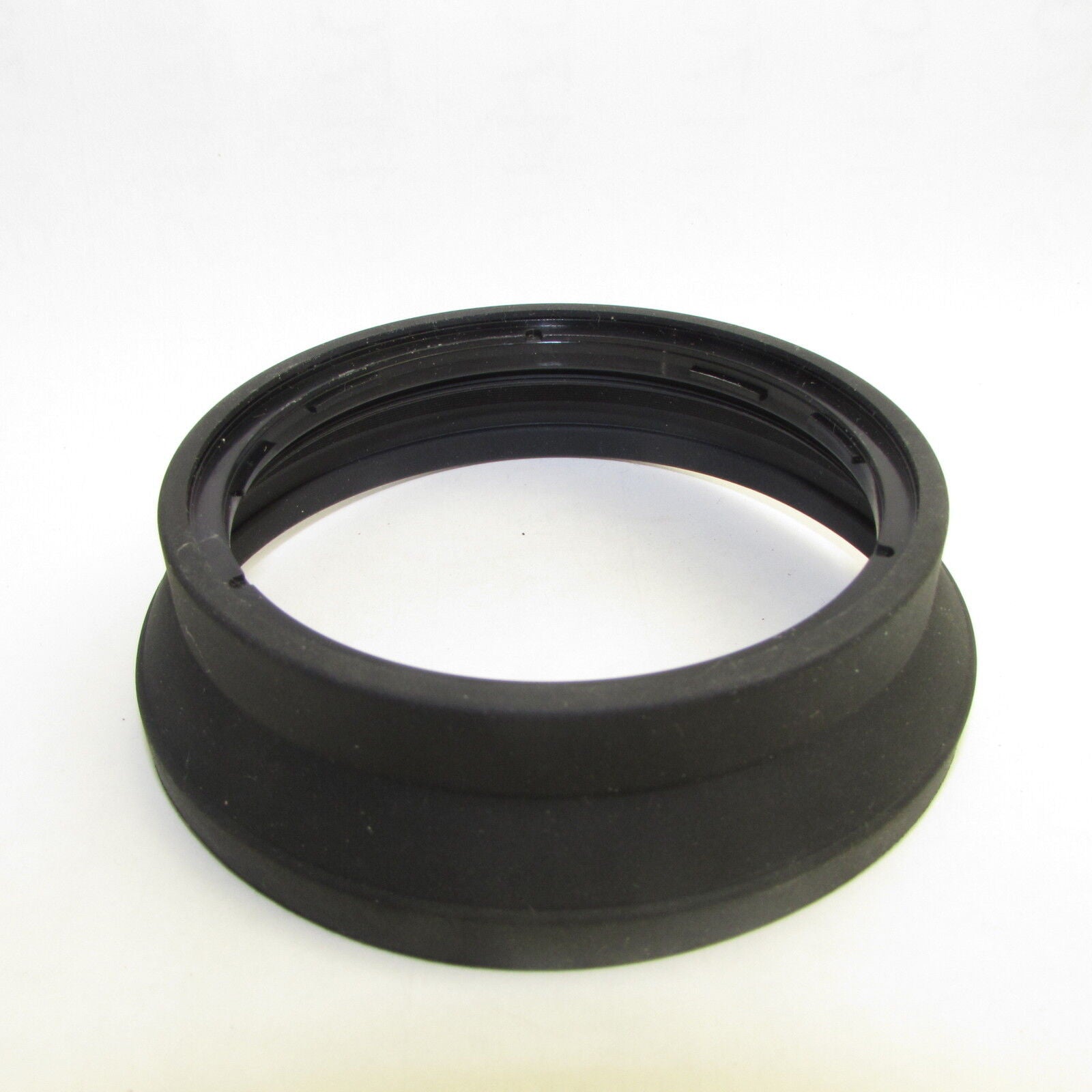 Used 67-68mm Collapsible Lens Hood Twist on type  S117030