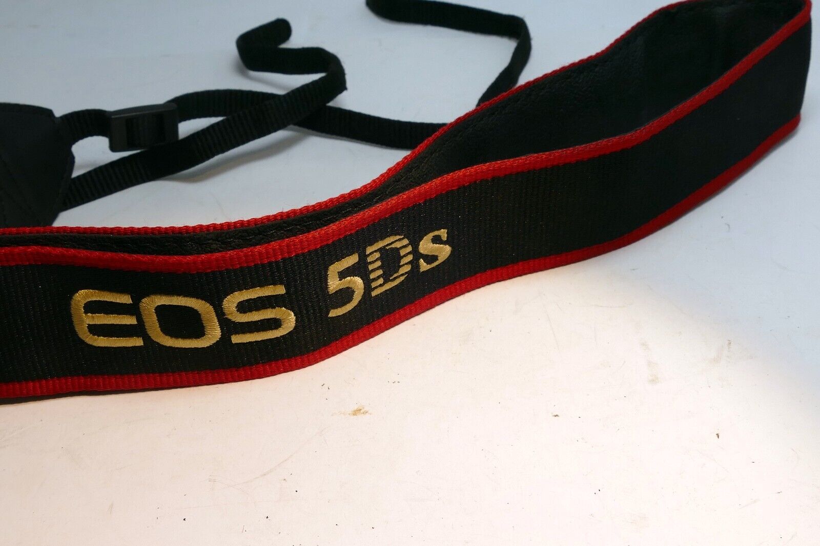 Canon EOS 5DS SLR Digital Camera Neck Shoulder Strap - Genuine OEM
