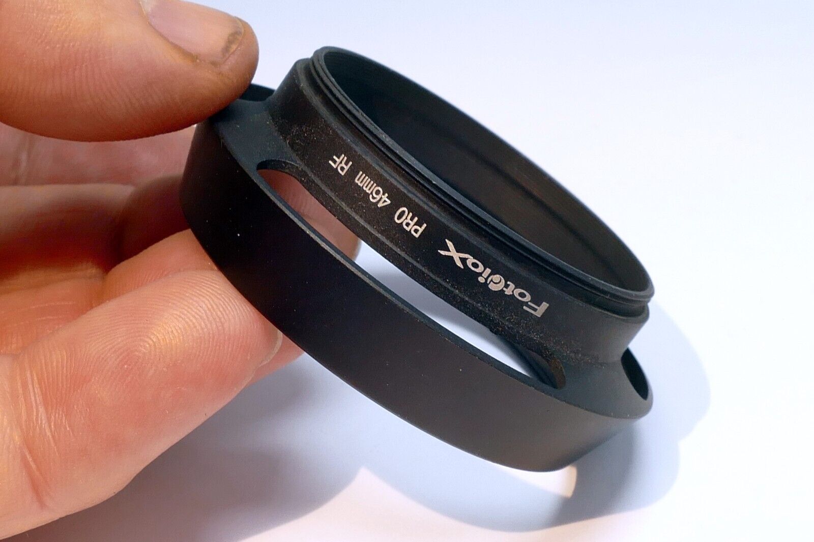 46mm Metal lens hood shade vented threaded screw in type for 5cm