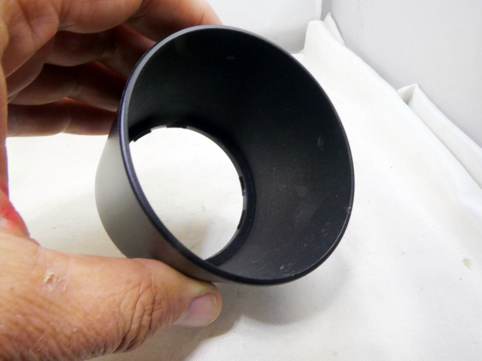 59mm ID Telephoto Plastic Lens Hood  twist on type (unknown brand)